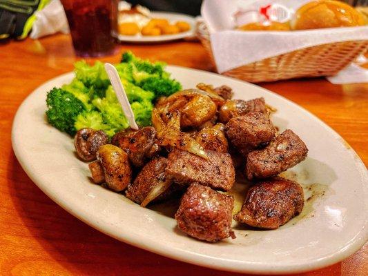 Sirloin Tips w steamed broccoli