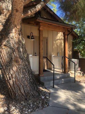 Multiple entrance ways to a spacious kitchen and breeze way