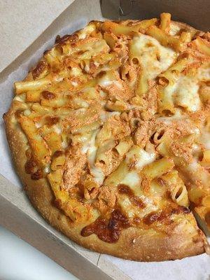 LOOK AT THIS BEAUTY! (Baked ziti pizza)