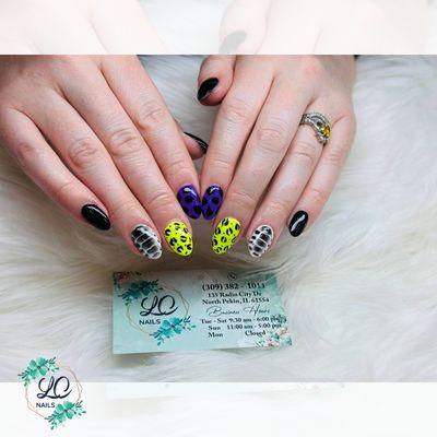 Dare to nail the wild look with our fierce leopard nail designs!