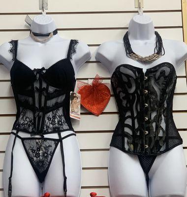 Bustieres & corsets