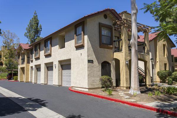 IMT Summerset Village - exterior of building with apartment homes