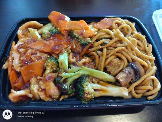 Lo mien with chicken in garlic sauce 07/18/2022