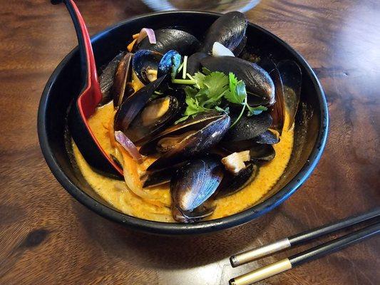 Red Curry Mussels (Special)