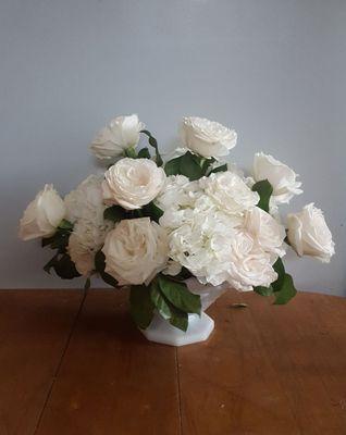 White wedding centerpiece