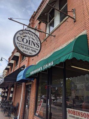 On a whim I decide to check out the coin shop on the square in Marietta Georgia. What happens next is interesting!