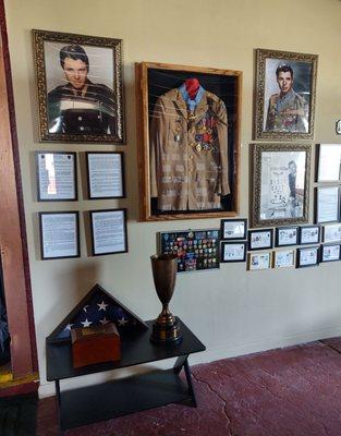 Picture of Audie Murphy Uniform and a trophy for his horse Joe Queen