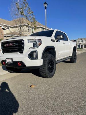 GMC Sierra AT4 with 4" Fabtech suspension lift, 35" BFG K02 tires and 18" Fuel Vapor wheels.