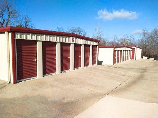 Easy Stop Storage in Branson, MO offers plenty of wide open space for easy access in and out of your storage unit!