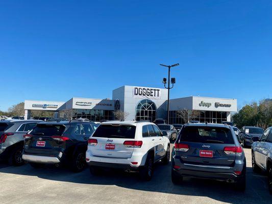 Doggett Chrysler Dodge Jeep RAM dealership front entrance