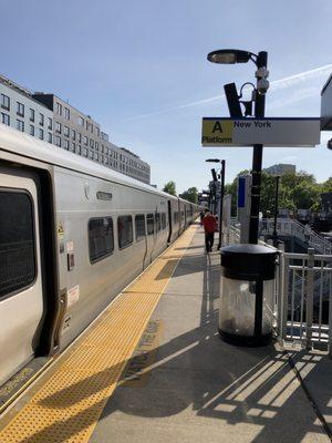 Flushing LIRR Station