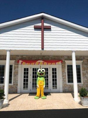 Scoop had so much fun visiting the kids at Island Alliance Church during their vacation bible school! #summerfun #itsallaboutcommunity