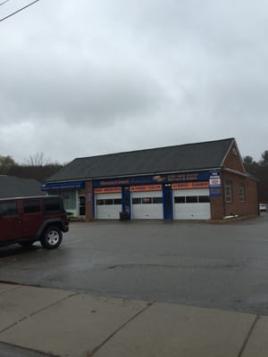 Hometown Automotive of Holliston -- Automotive Repair : 419 Washington Street / Routes 126 & 16, Holliston           Exterior