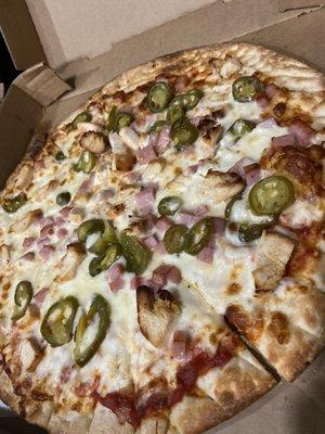 Chicken, ham, and jalapeños thin crust