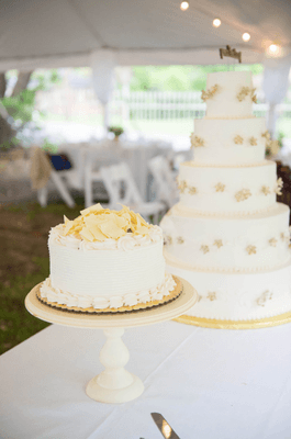 our "couple's cake" and bride's cake