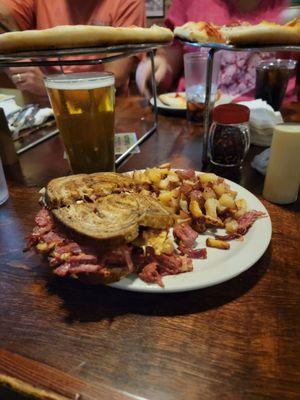 Phenomenal Reuben! I've had many but this one is untouchable!