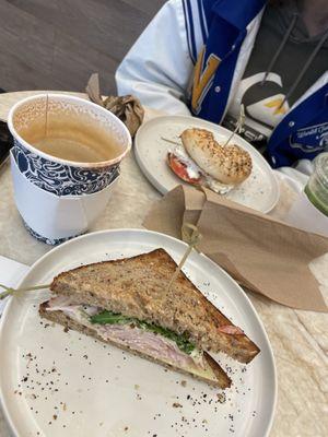 Turkey Avocado Sandwich is to die for. Friendly personnel. Especially the Dutch lady! Coffee & Matcha is good. Ambiance is great