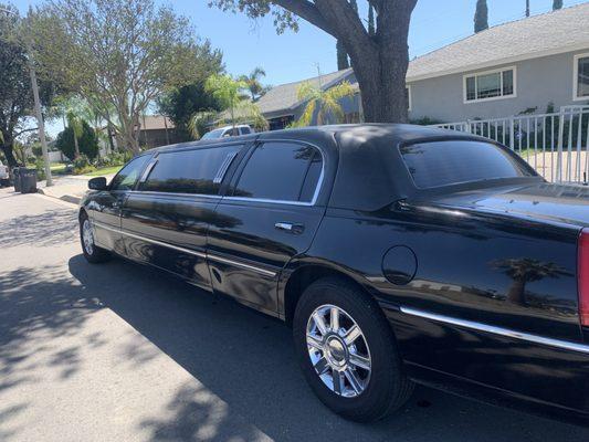 6 passenger Lincoln limousine (4 comfortably)