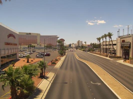 From the Riverside Casino bridge I am looking south at Laughlin's main road: Casino Drive.