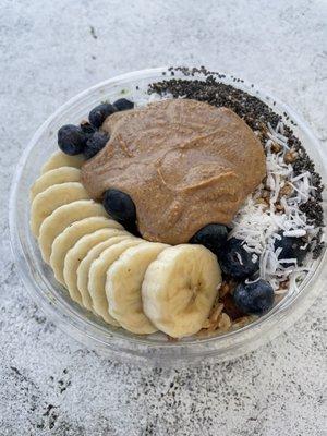 Mermaid bowl with pb (I wish the chia was added first so it wasn't dry)