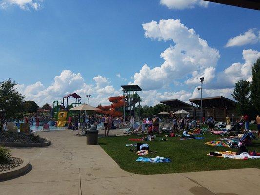 Splash pad side