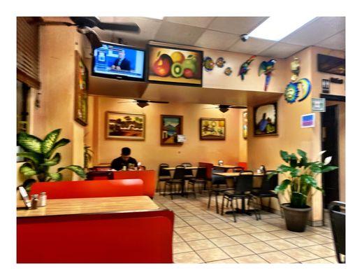 Inside Lindo Guadalajara . Mexican Cuisine. 24/7 (Corner Clark/Lawrence Ave) Chicago IL  Great Late Night Mexican Spot in Uptown! Cool!