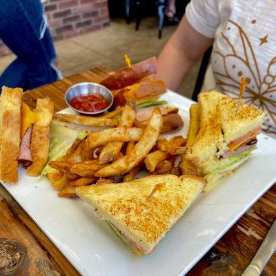 Taphouse Club Sandwich