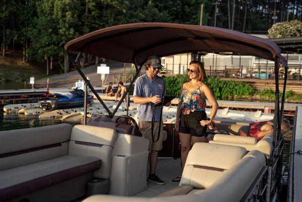 Keowee Marina offers a variety of boat rentals.