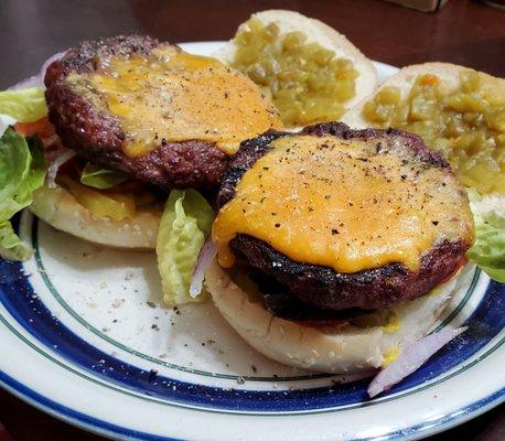 New Mexico style (Blake's Lottaburger) chile cheeseburgers