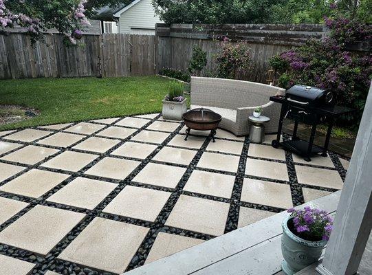 Mexican beach pebble and paver patio