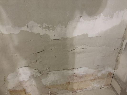 Cracks in joint compound