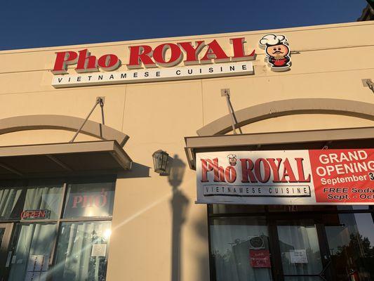 Pho Royal