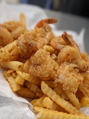 Fried shrimps and fries for $8 !!!!! So crispy!!!