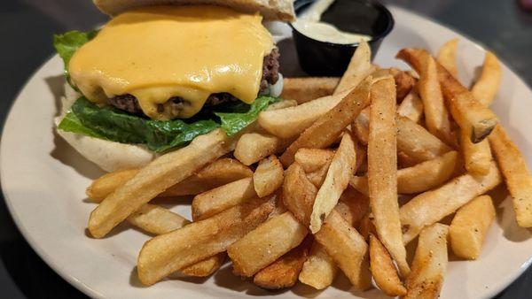 Cheeseburger. Yum! And great fries!