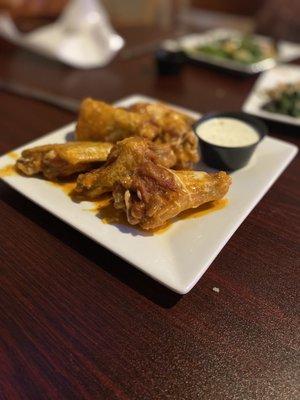 Combo sauce wings, server suggestion