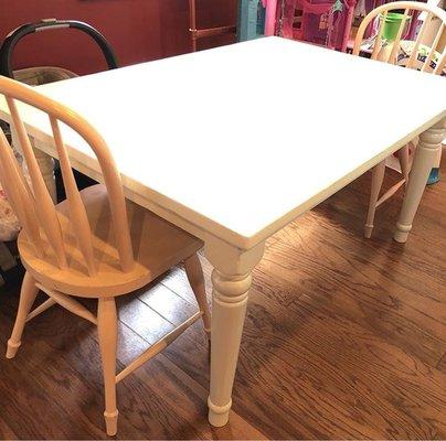 Pottery Barn table and chairs in excellent condition!