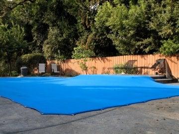 Katchaleaf pool leaf cover in blue.