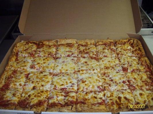  cheese pizza tray feeds about 20-25 people