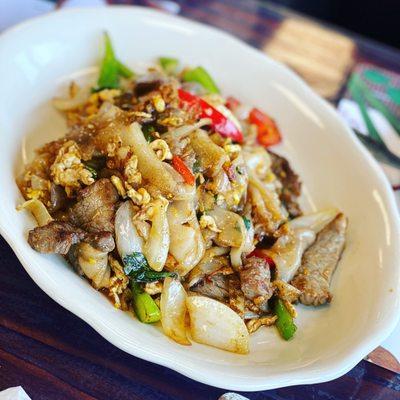 Pad Kee Mao Beef (needs more spicy)