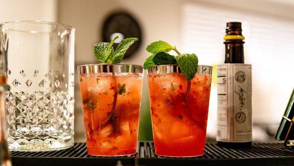 Bourbon, mint, strawberry, fresh lemon! Dang wonderful.