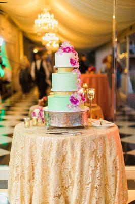 Cake flowers! Nevermind the cake that was the wrong color (not Suzan's fault!)