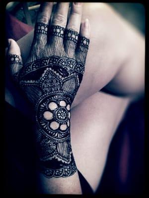 Henna glove