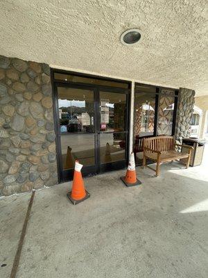 The lobby that's closed to the public, so there is no continental breakfast as stated in the sign outside, and on the website