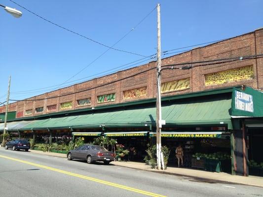 The front of Gerardi's Farmer's Market on Richmond Terrace.