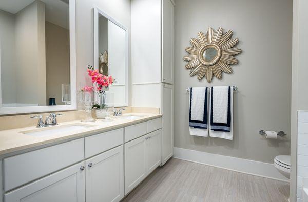 Double vanity sinks in bathroom