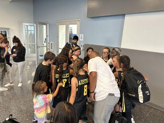 10U Girls - Post Game Huddle ‍