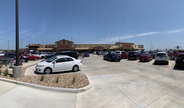 Panoramic view of the new HEB in Georgetown.  There is also a new gas station in the lot in front of the store.