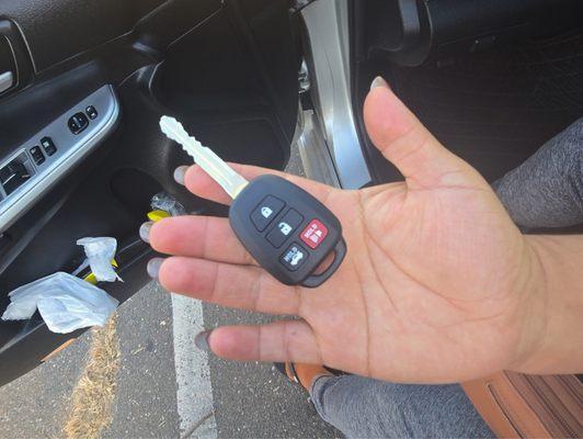 locksmith, key copy, keys & locksmiths, key cutting, car key replacement, key fob programming, keys made, mobile locksmith, lock, usa