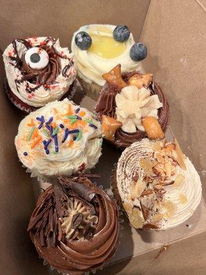 Sweet Masterpiece - yummmmy assorted cupcakes!