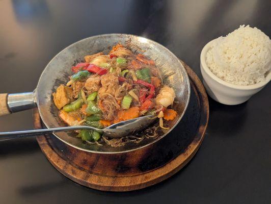 Hot pot with shrimp and tofu